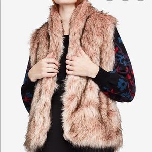 ✨BCBGENERATION Faux Fur Vest✨